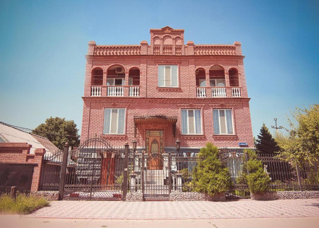 Versal Hotel 헤르손 외부 사진
